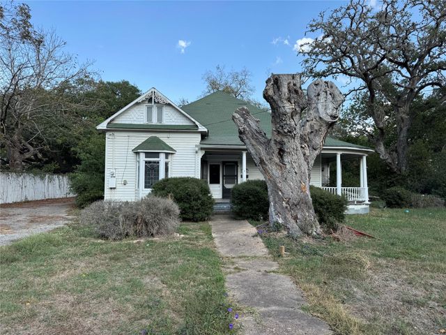 330 N Monroe Street, La Grange, TX 78945