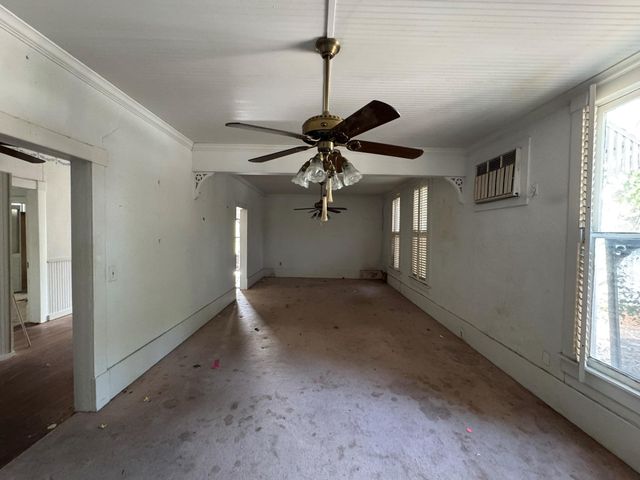 330 N Monroe Street, La Grange, TX 78945