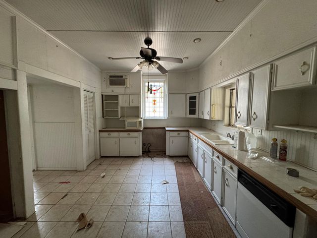 330 N Monroe Street, La Grange, TX 78945