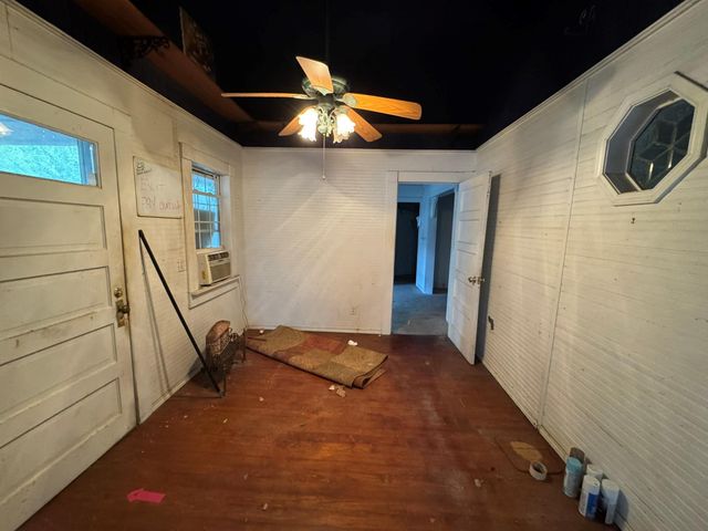 330 N Monroe Street, La Grange, TX 78945