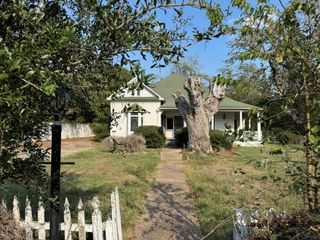 330 N Monroe Street, La Grange, TX 78945