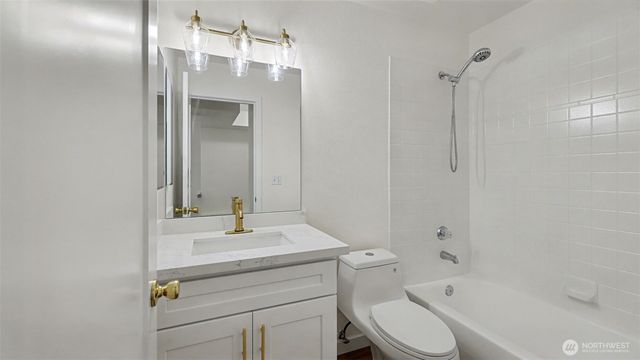 9029 17th Avenue SW, Seattle, WA 98106