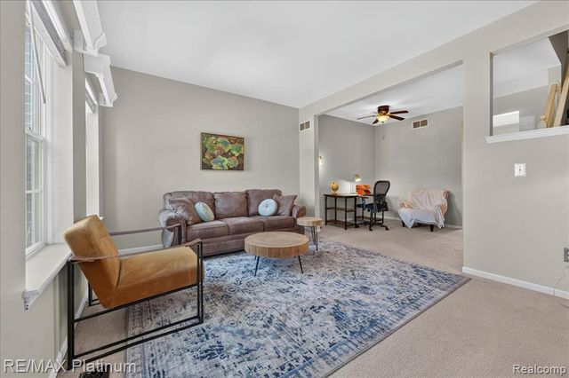 1602 Pinecroft Ln., Howell, MI 48855