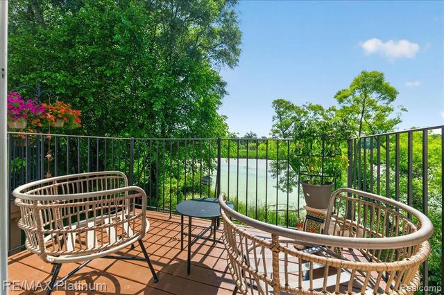 1602 Pinecroft Ln., Howell, MI 48855