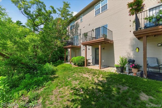 1602 Pinecroft Ln., Howell, MI 48855