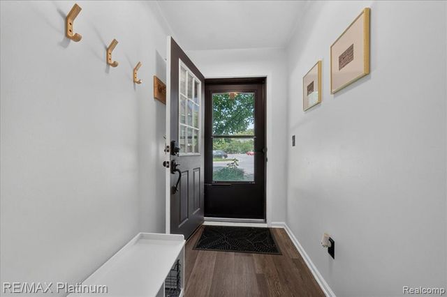 1602 Pinecroft Ln., Howell, MI 48855