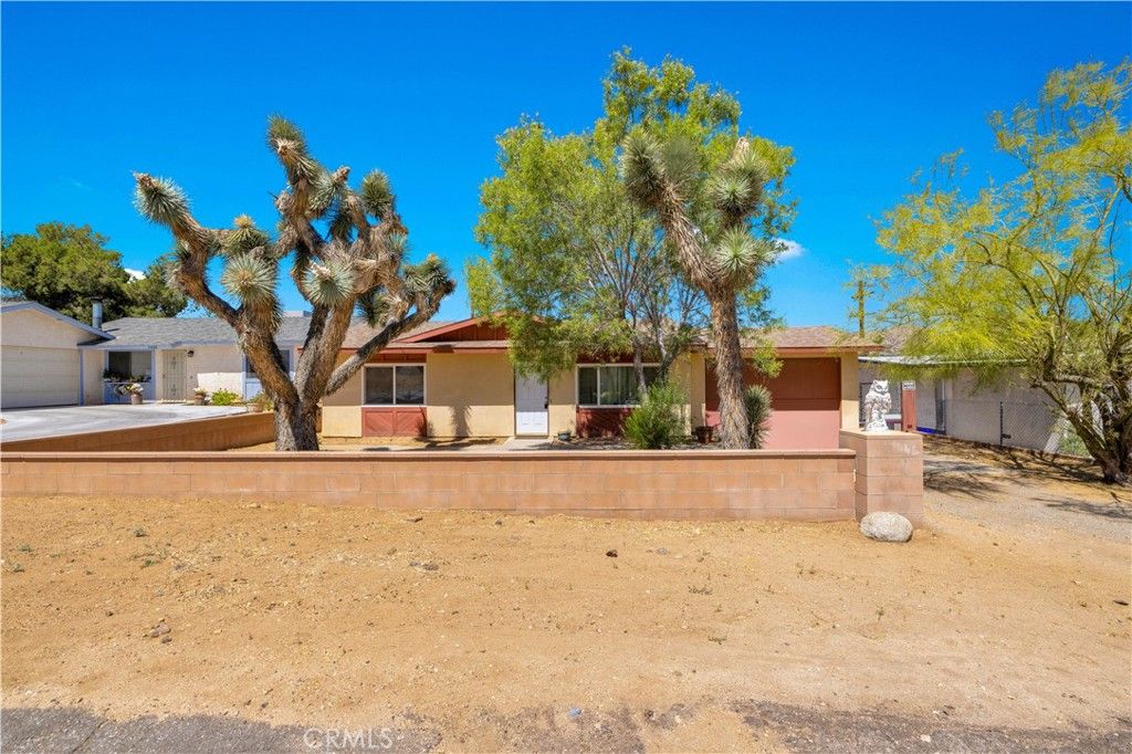Image 2 of property listing at 7446 Borrego Trail, Yucca Valley, CA 92284