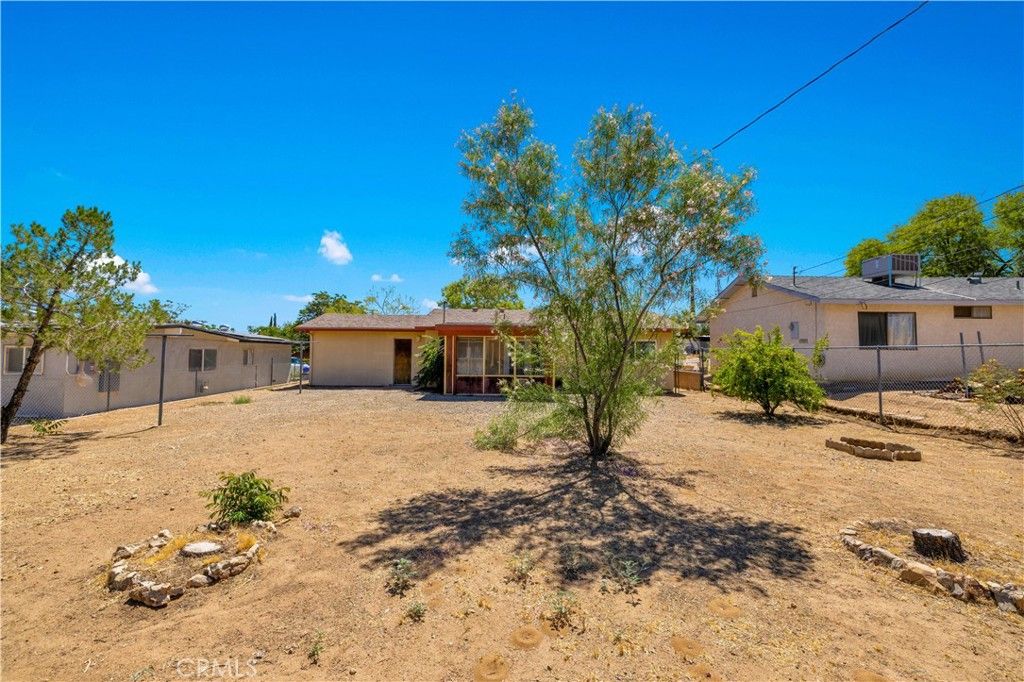 Image 27 of property listing at 7446 Borrego Trail, Yucca Valley, CA 92284