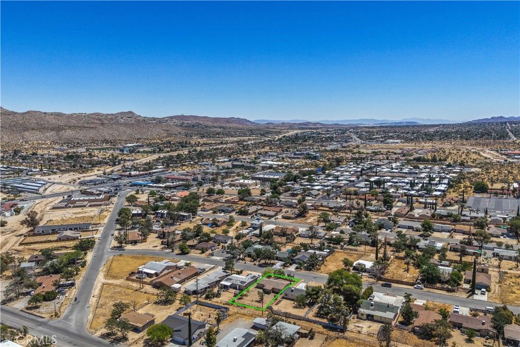 Image 34 of property listing at 7446 Borrego Trail, Yucca Valley, CA 92284