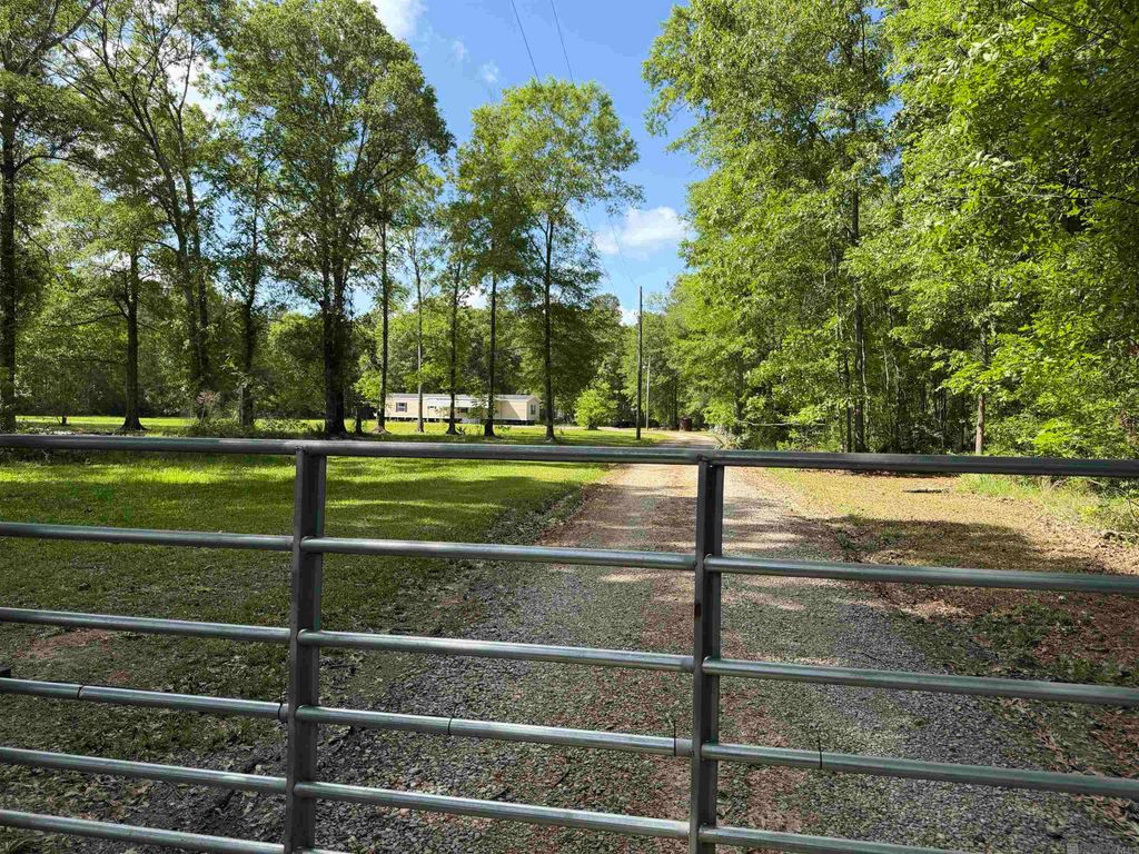 17635 Melancon Rd, Livingston, LA 70754