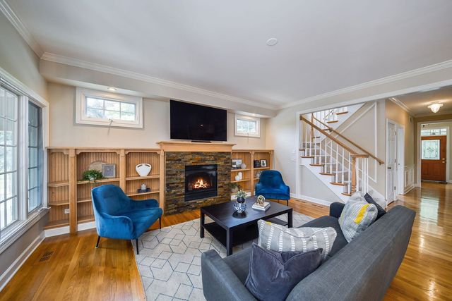 219 N Huffman Street, Naperville, IL 60540