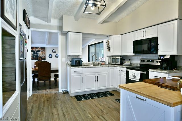 837 Pinecrest Road, Girard, OH 44420