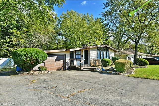 837 Pinecrest Road, Girard, OH 44420