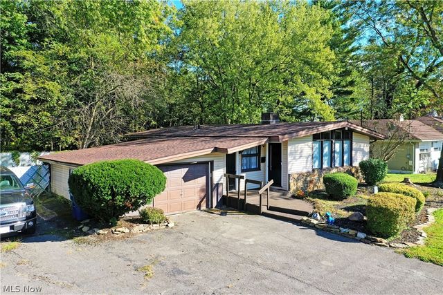 837 Pinecrest Road, Girard, OH 44420