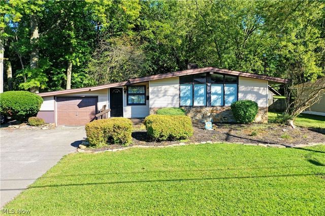 837 Pinecrest Road, Girard, OH 44420