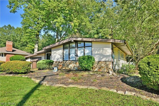 837 Pinecrest Road, Girard, OH 44420