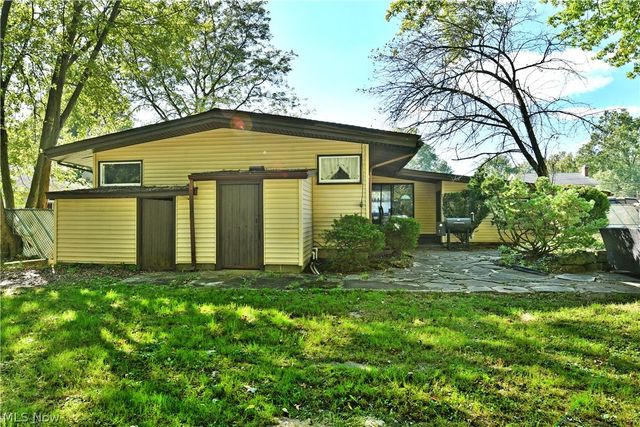 837 Pinecrest Road, Girard, OH 44420
