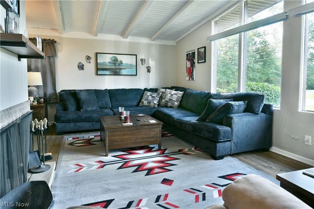 837 Pinecrest Road, Girard, OH 44420