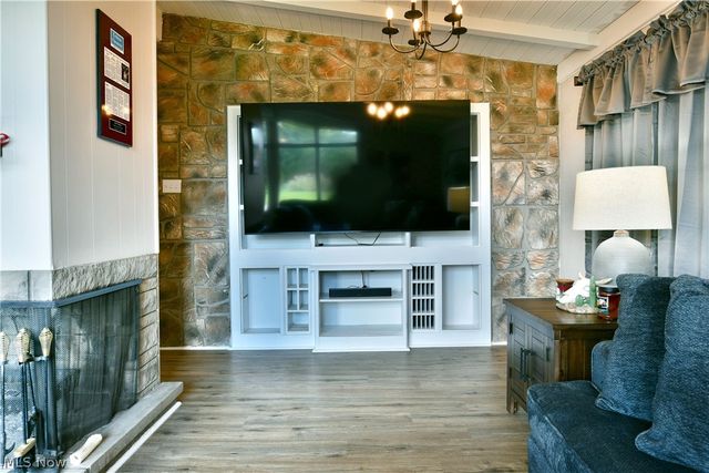 837 Pinecrest Road, Girard, OH 44420