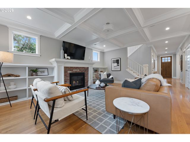 4061 Se LEXINGTON St, Portland, OR 97202