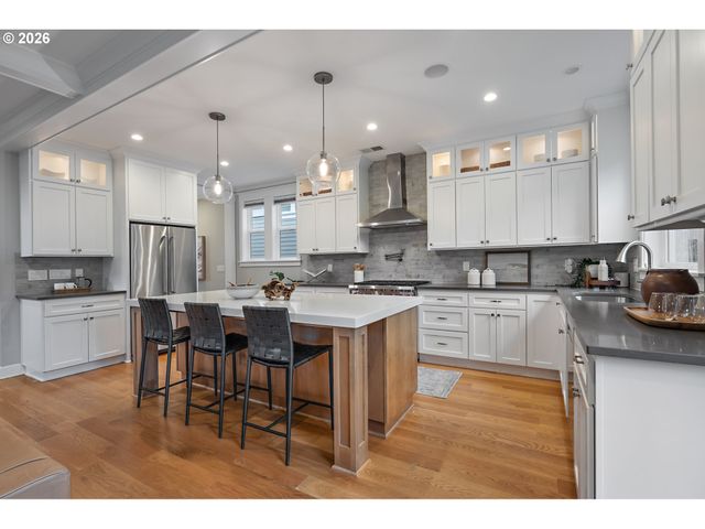 4061 Se LEXINGTON St, Portland, OR 97202