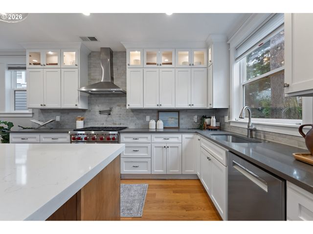 4061 Se LEXINGTON St, Portland, OR 97202