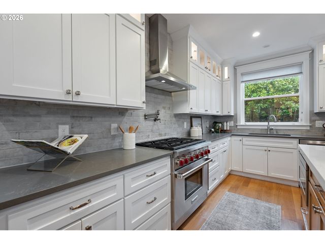 4061 Se LEXINGTON St, Portland, OR 97202