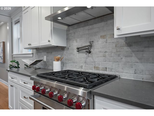 4061 Se LEXINGTON St, Portland, OR 97202