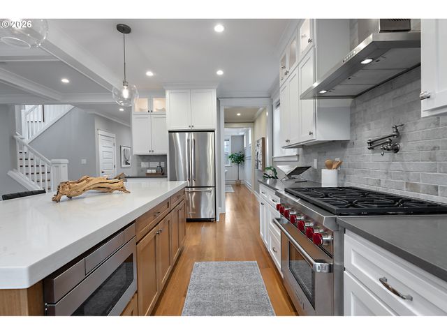 4061 Se LEXINGTON St, Portland, OR 97202