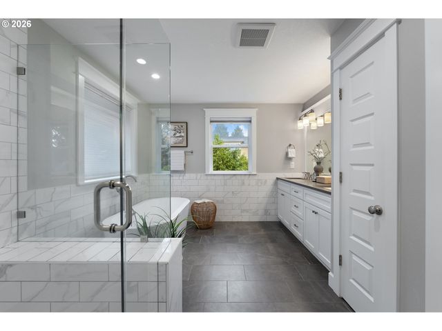 4061 Se LEXINGTON St, Portland, OR 97202