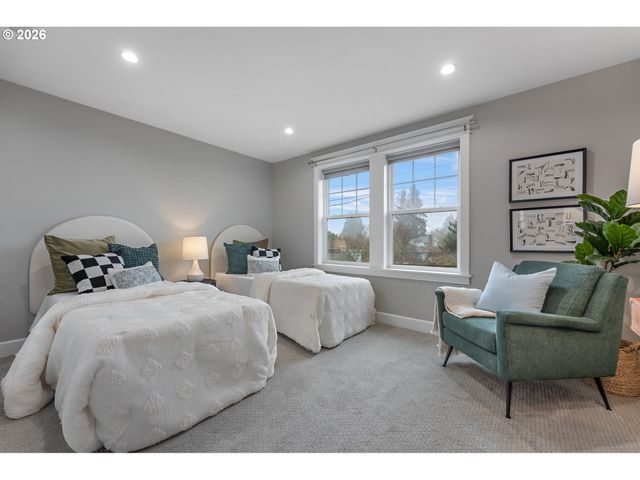 4061 Se LEXINGTON St, Portland, OR 97202