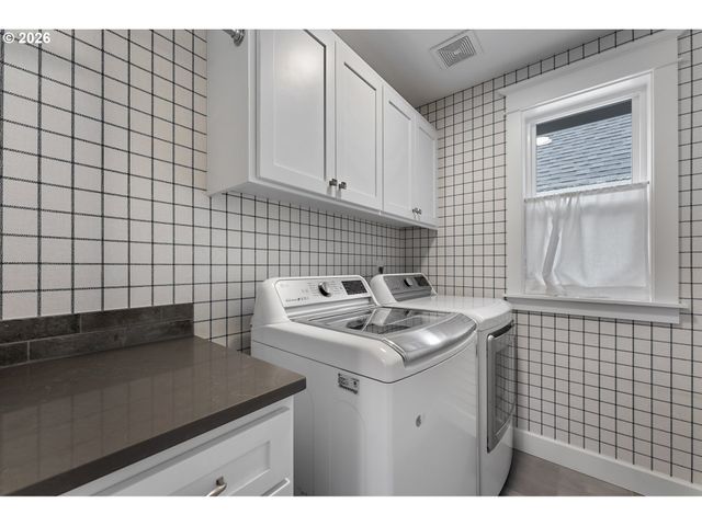 4061 Se LEXINGTON St, Portland, OR 97202