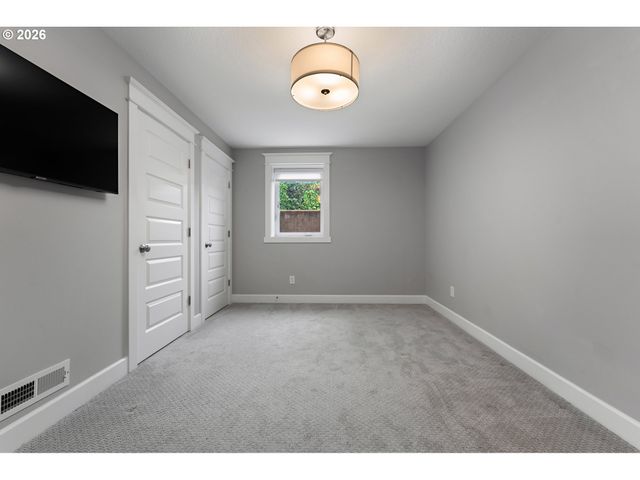 4061 Se LEXINGTON St, Portland, OR 97202