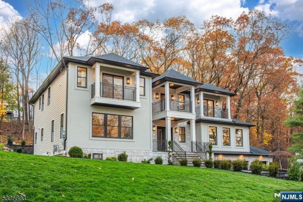 24 Cliffside Drive, Livingston, NJ 07039