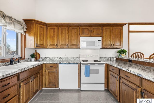 3603 N 202nd Street, Elkhorn, NE 68022