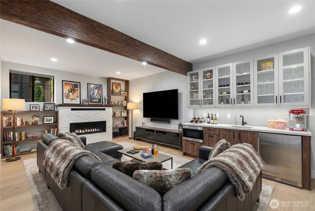 10715 2nd Avenue NW, Seattle, WA 98177