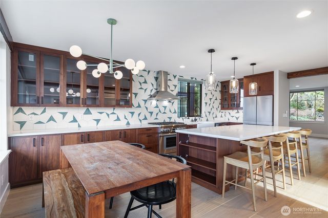 10715 2nd Avenue NW, Seattle, WA 98177