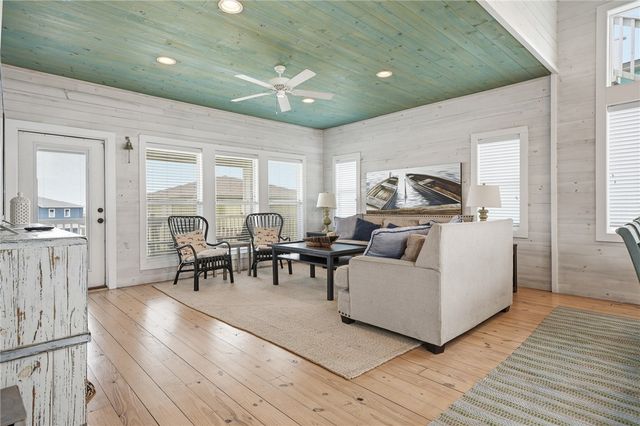 2525 S 11th St 49, Port Aransas, TX 78373