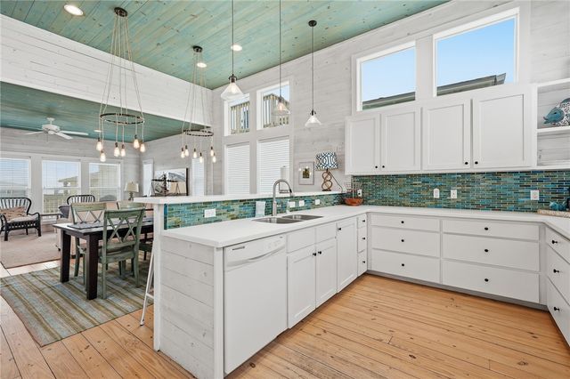 2525 S 11th St 49, Port Aransas, TX 78373