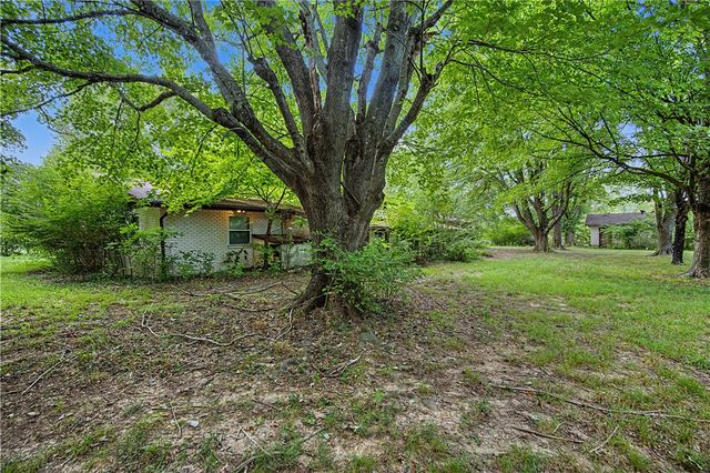 6480 W Wedington Drive, Fayetteville, AR 72704