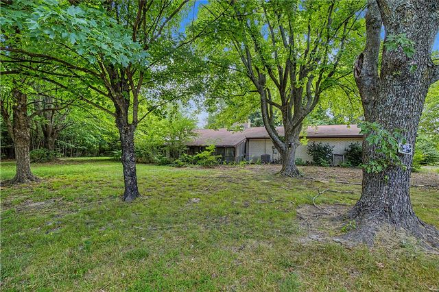 6480 W Wedington Drive, Fayetteville, AR 72704