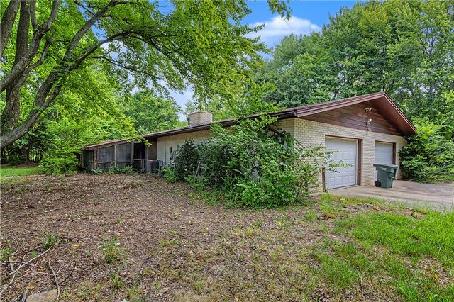 6480 W Wedington Drive, Fayetteville, AR 72704
