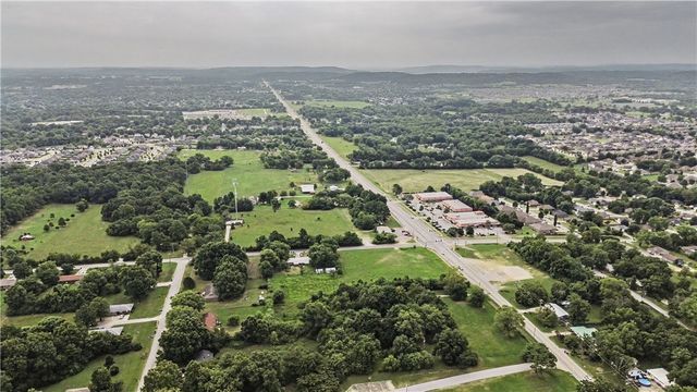 6480 W Wedington Drive, Fayetteville, AR 72704