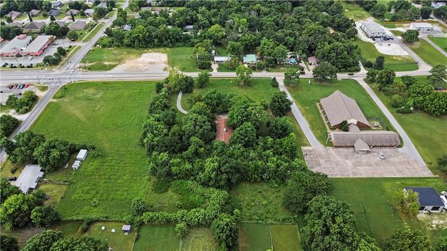 6480 W Wedington Drive, Fayetteville, AR 72704