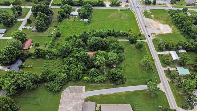 6480 W Wedington Drive, Fayetteville, AR 72704