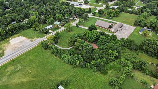 6480 W Wedington Drive, Fayetteville, AR 72704