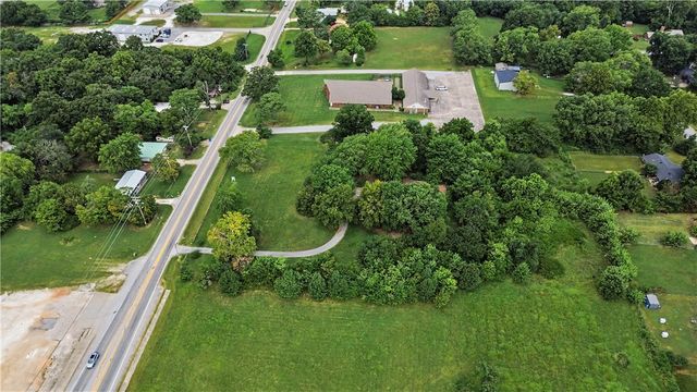6480 W Wedington Drive, Fayetteville, AR 72704