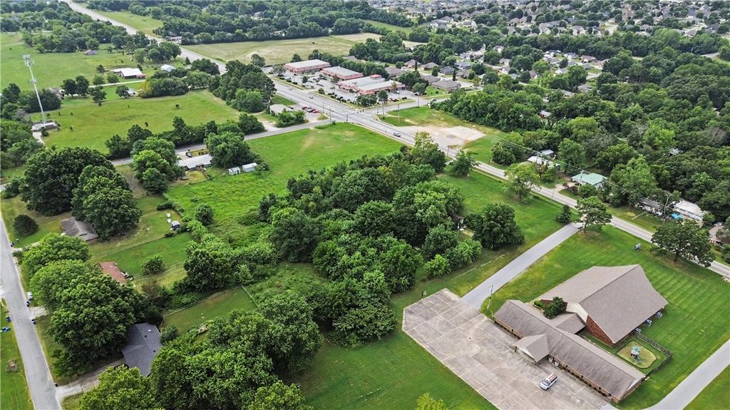 6480 W Wedington Drive, Fayetteville, AR 72704