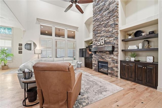 10607 N Hedges Street, Kansas City, MO 64157