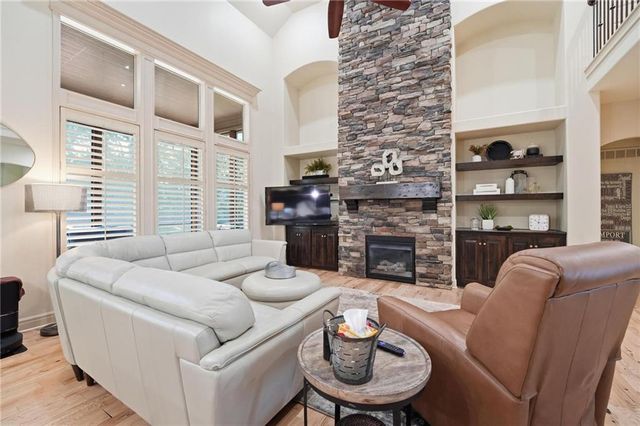 10607 N Hedges Street, Kansas City, MO 64157